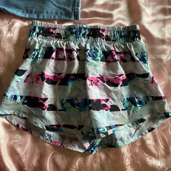 athletic shorts / windbreaker shorts - Picture 1 of 3